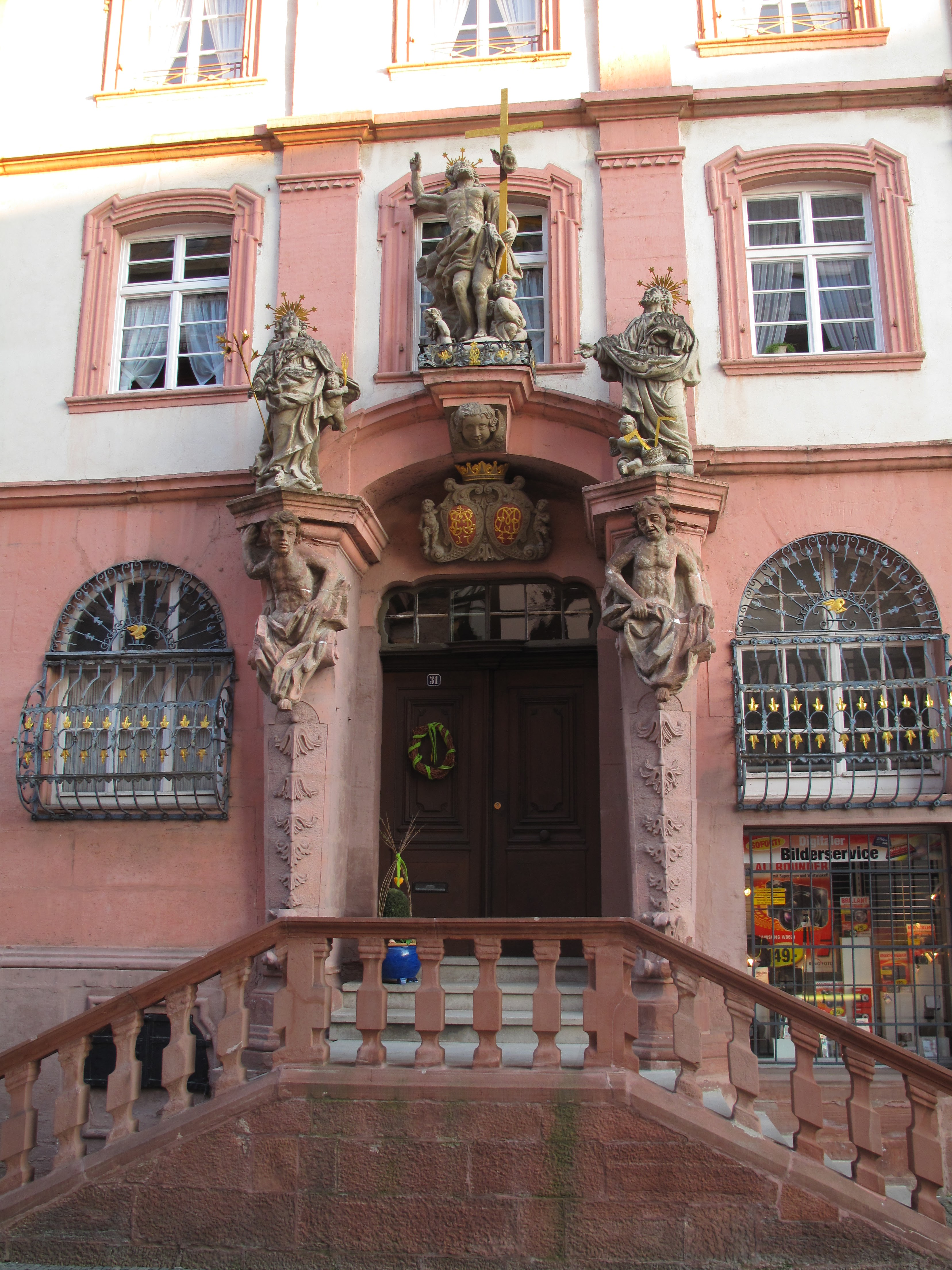 Portal, Außentreppe und Eisengitter am Bögner- oder Mackert-Haus