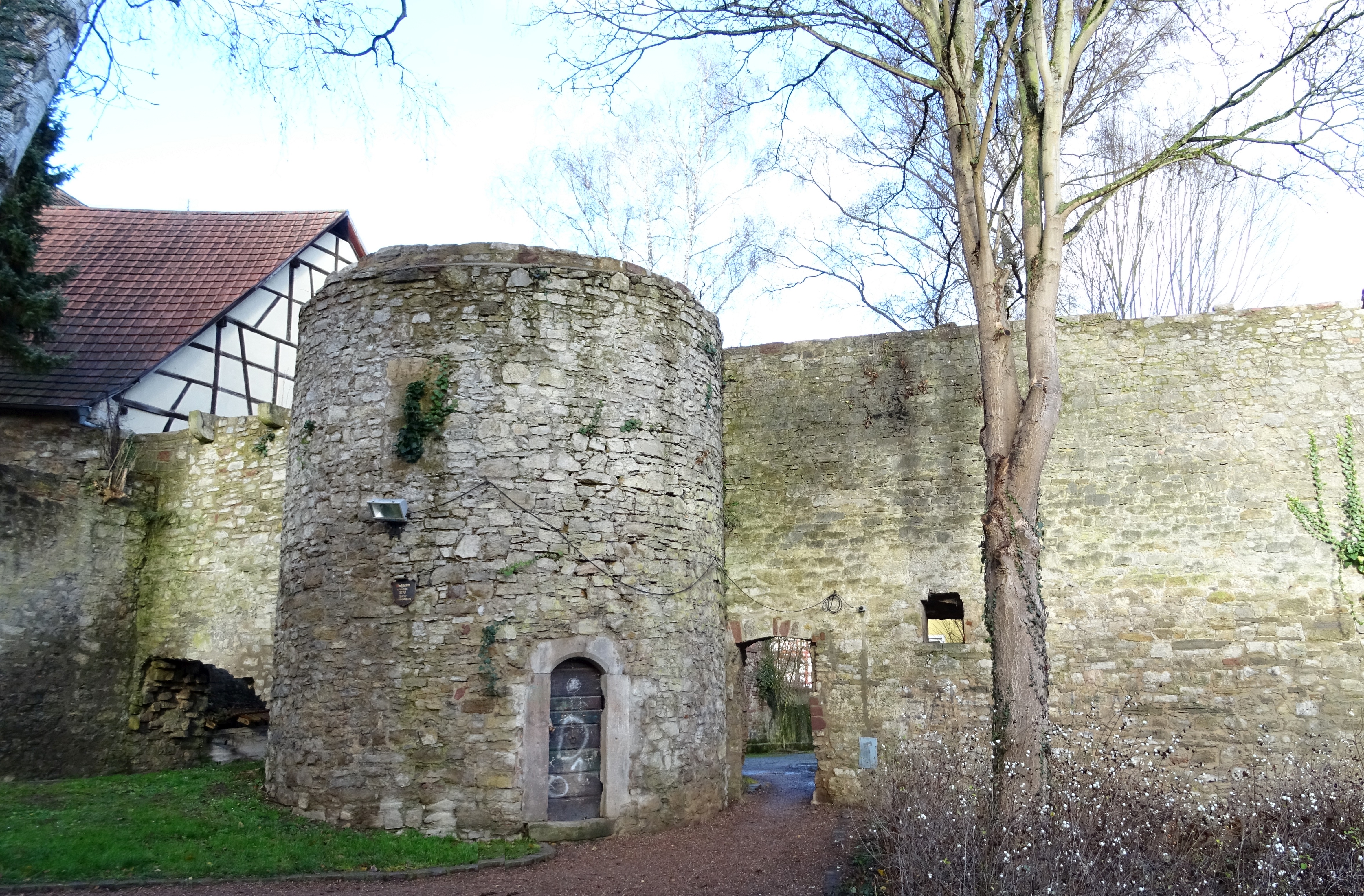 Hexenturm mit Stadtmauerrest
