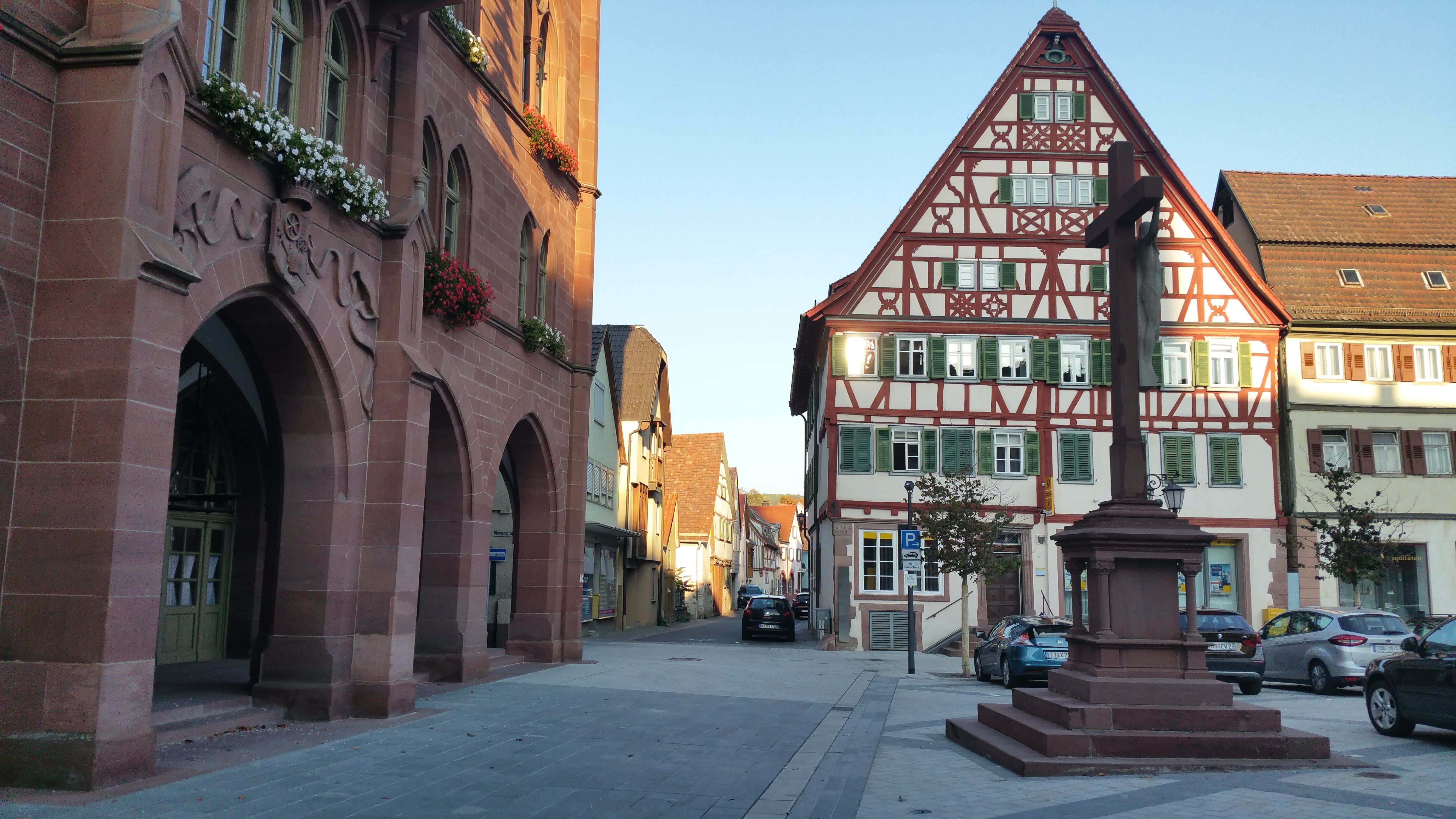 Blick von der nordwestlichen Platzkante zur nordöstlichen Platzkante