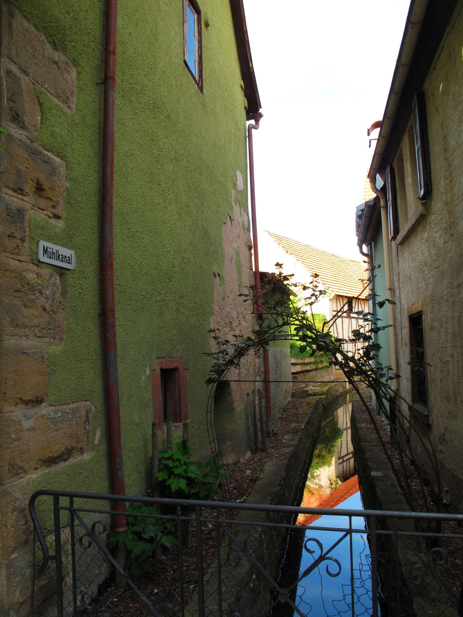Mühlkanalabschnitt im Bereich Klostergasse mit Armenspital