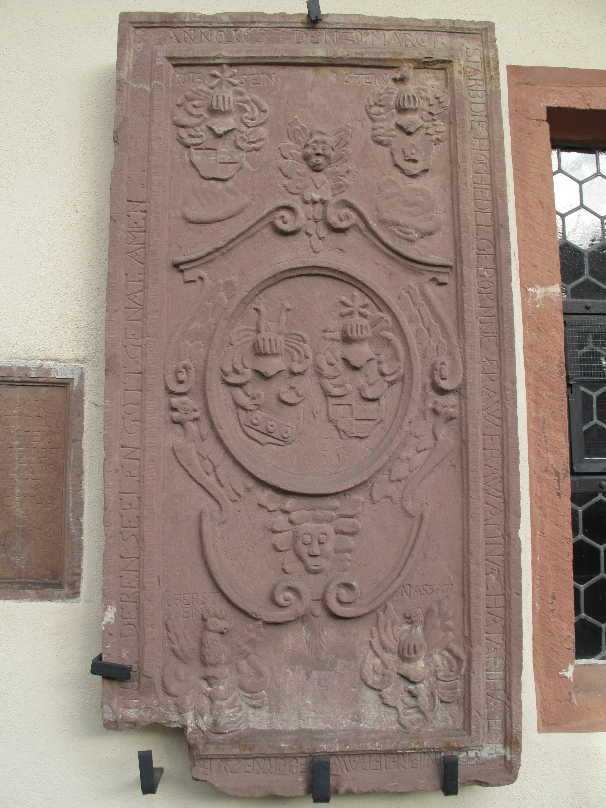 Grabstein der Anna Katharina Echter Freifrau zu Rotenstein