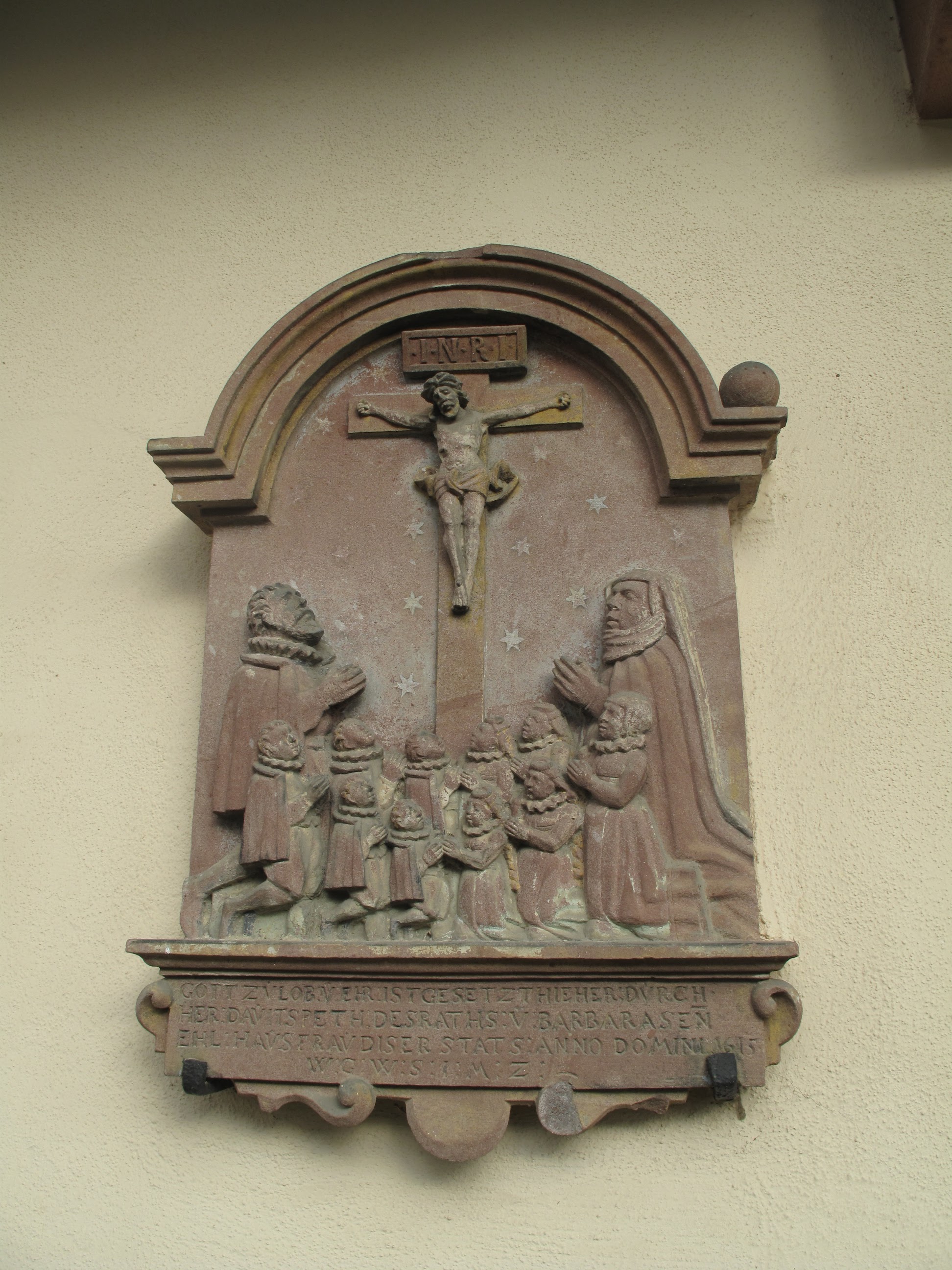 Bildstockoberteil an der Südwand der Peterskapelle