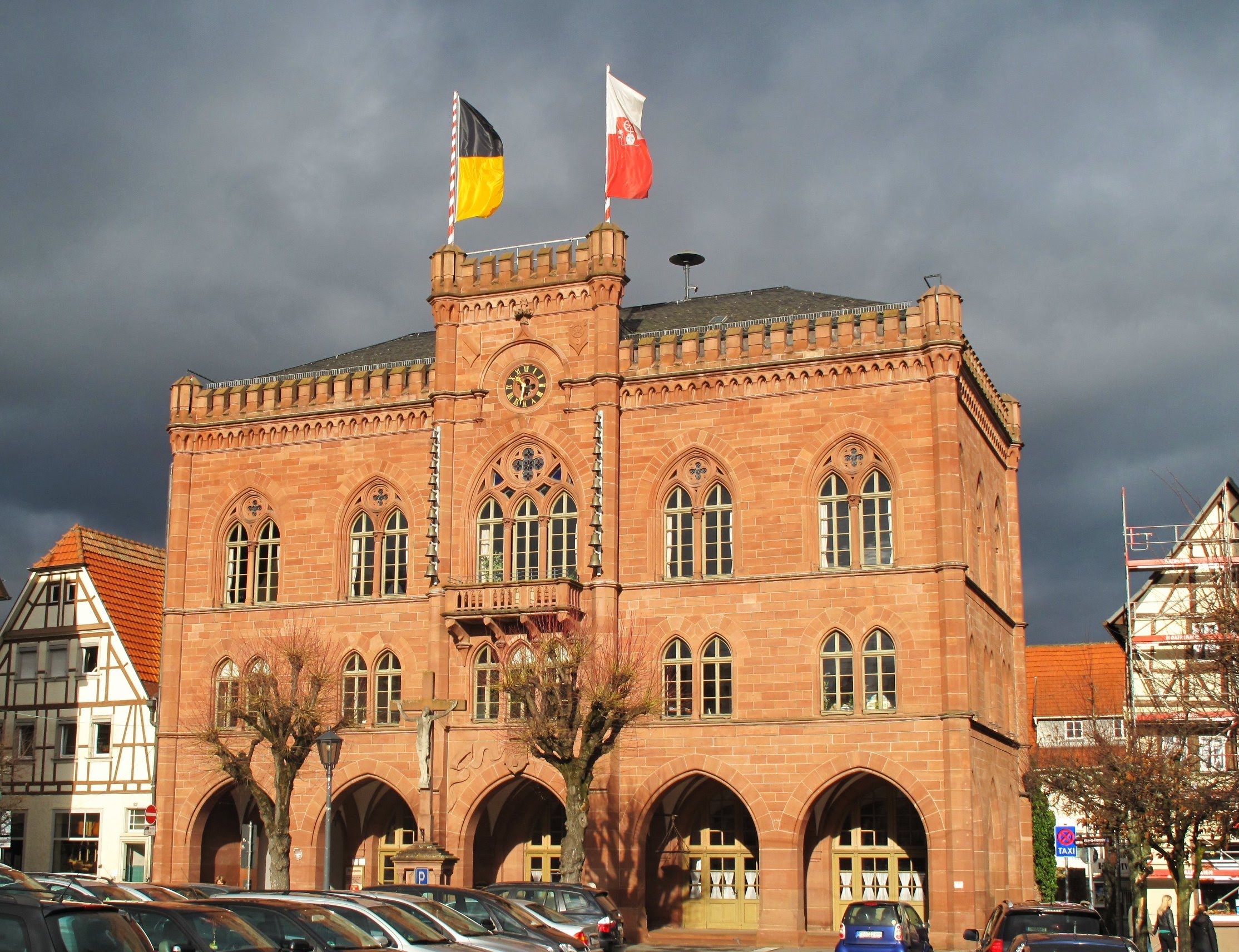 Rathausfassade vom Marktplatz aus