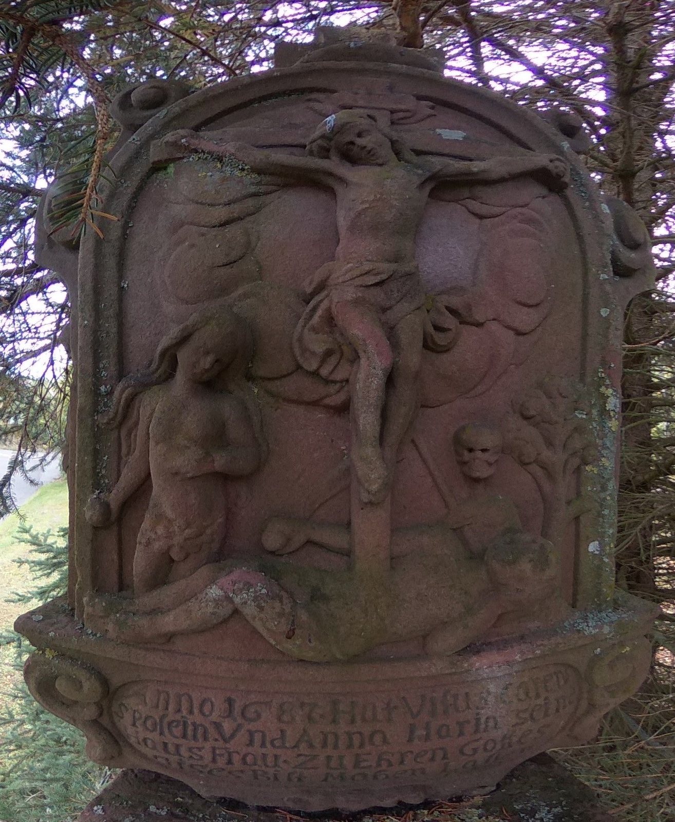 Das Oberteil des Bildstocks im Detail.