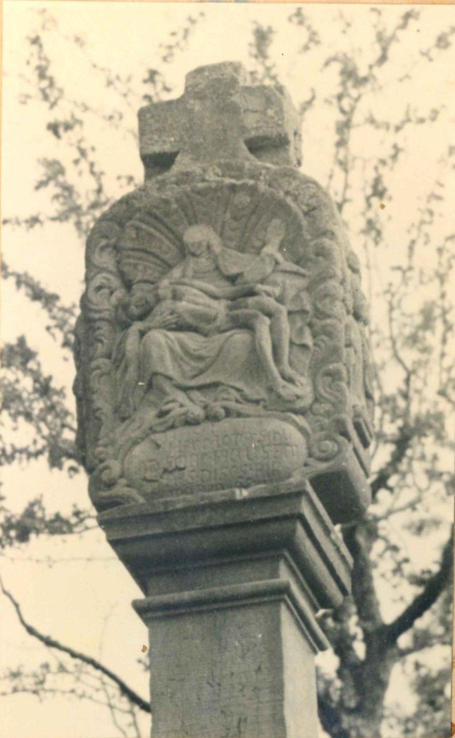 Kolb Nr. 155: Die Pietà von 1714 an der Külsheimer Straße beim Hottenloch. Foto: Dr. Josef Ihringer (1952 bis 1958), Archiv der Tauberfränkischen Heimatfreunde.