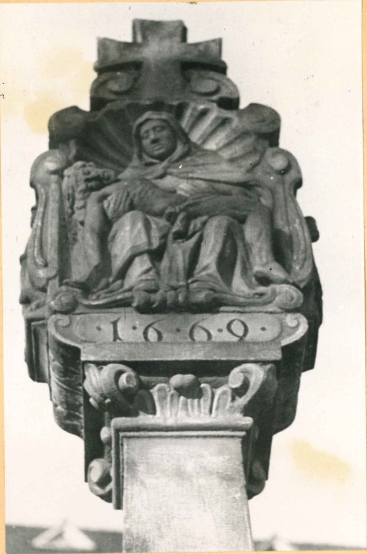 Kolb Nr. 135: Der Rab-Bildstock von 1669 an der Hochhäuser Straße. Foto: Dr. Josef Ihringer (1952 bis 1958), Archiv der Tauberfränkischen Heimatfreunde.