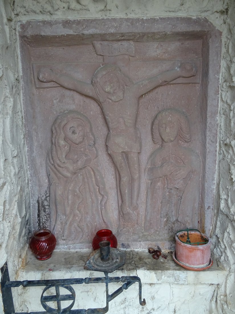 Kolb Nr. 9: Das Kreuzigungsrelief im Inneren der unteren Spraitkapelle. Foto: Hendrik Beierstettel.