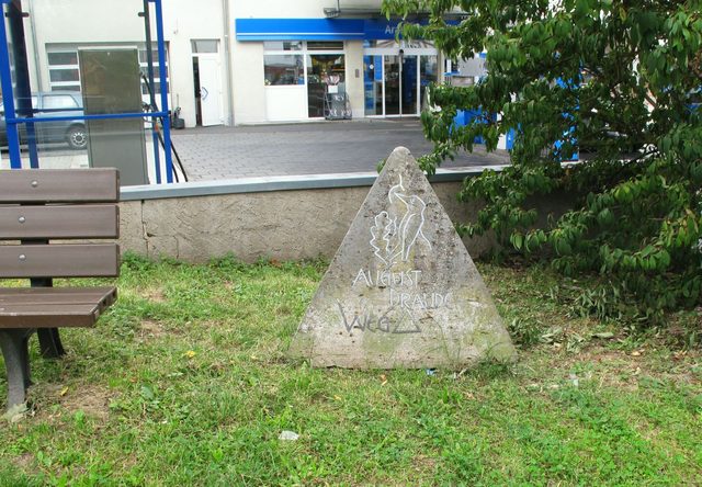 August-Draude-Gedenkstein an der Ecke Laurentiusbergstraße - Mergentheimer Straße (L 506)
