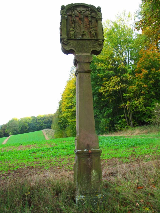 der rechte Bildstock vor der Stammbergkapelle, errichtet 1643 von Wilhelm und Catharina Gros