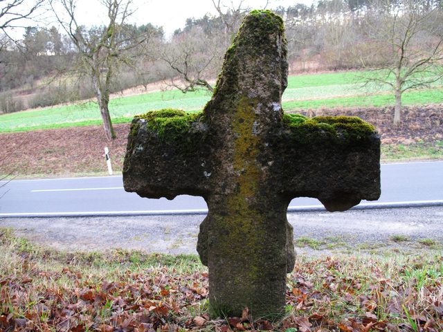 Sühnekreuz beim Nachtschatten neben der Külsheimer Straße (L 504)